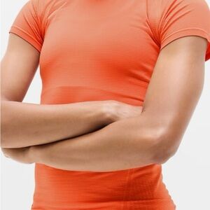 NWT Athleta Momentum Seamless Tee